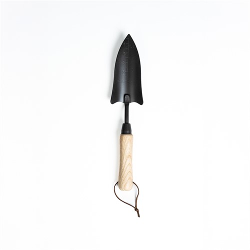 Spade smal med träskaft